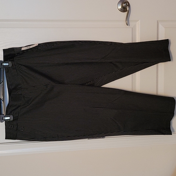 2 pair Capri length size 18. Save on shiping! - Picture 2 of 11